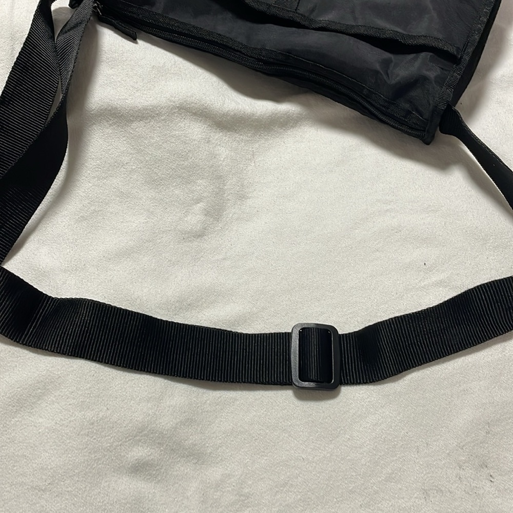 Old Navy Black travel purse - Picture 9 of 10